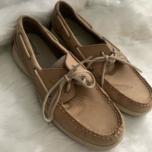 Sperry Topsider in tan
